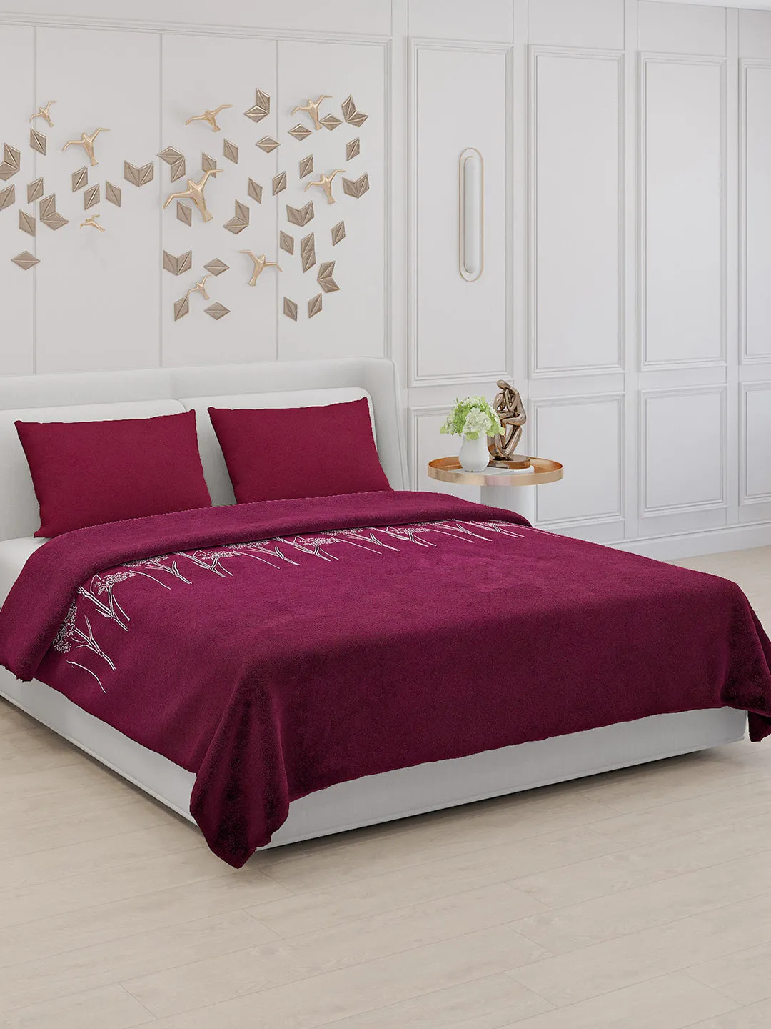 115 GSM Polyester Double Bed Bedsheet with 2 Pillow Covers