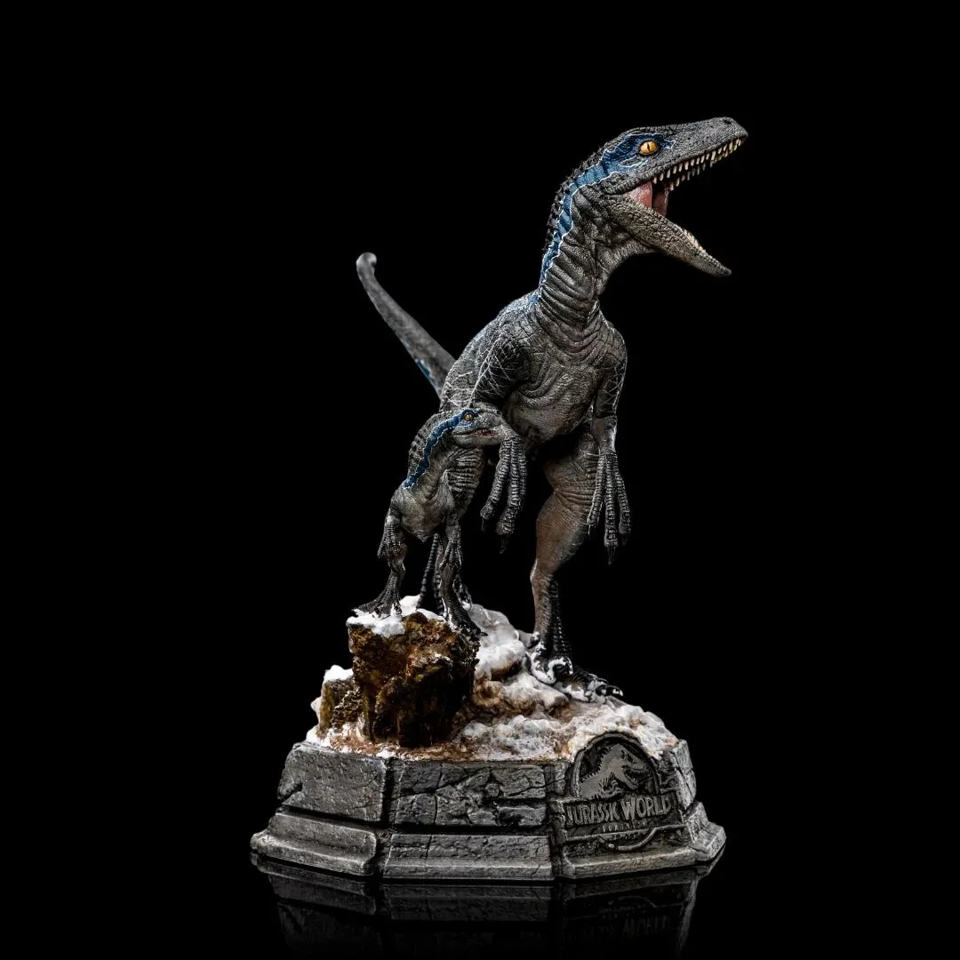 Blue and Beta Jurassic World Dominion Deluxe Art Scale 1/10 Statue by Iron Studios