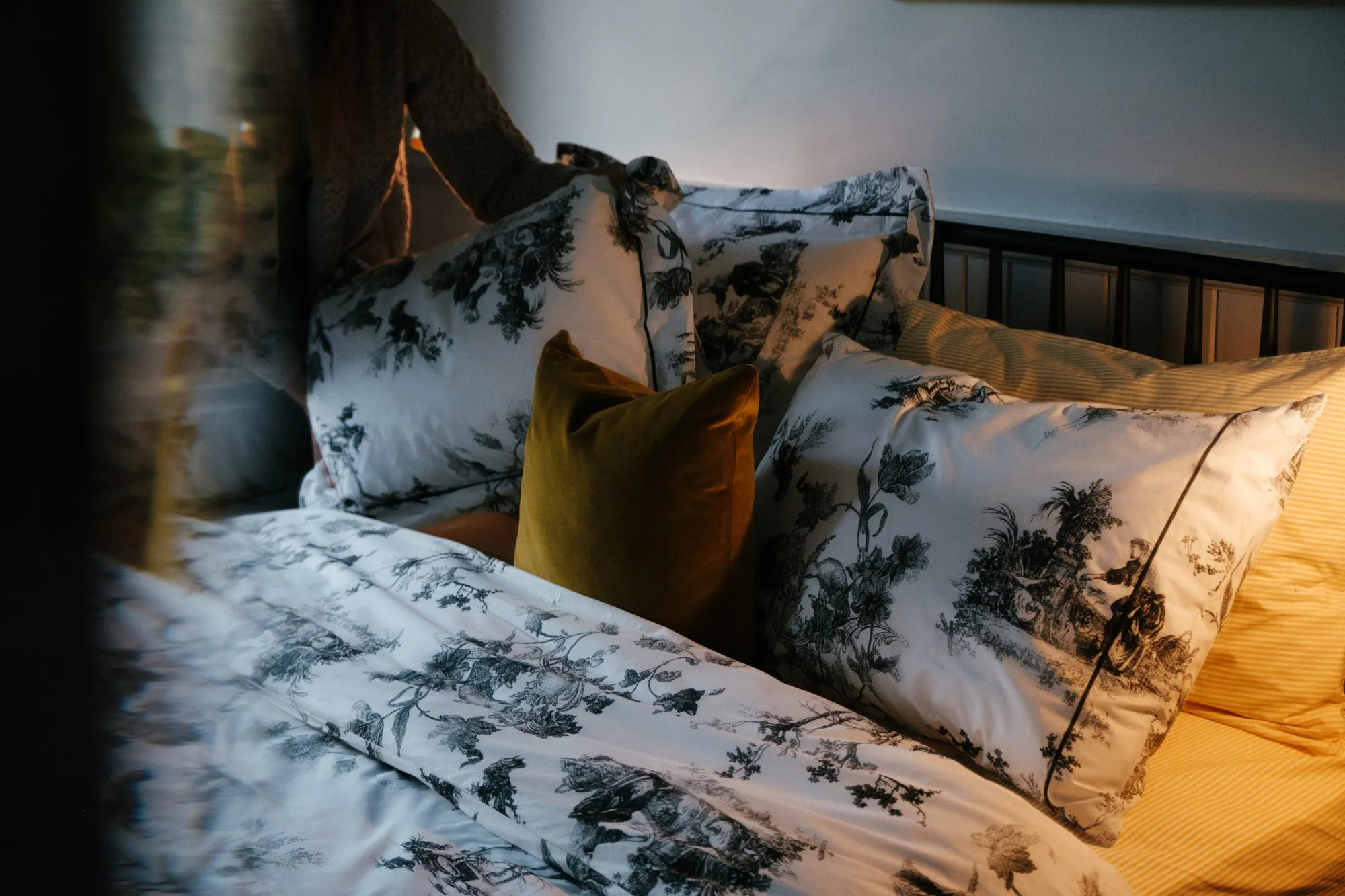 Foxford Black Toile Oxford Pillowcase