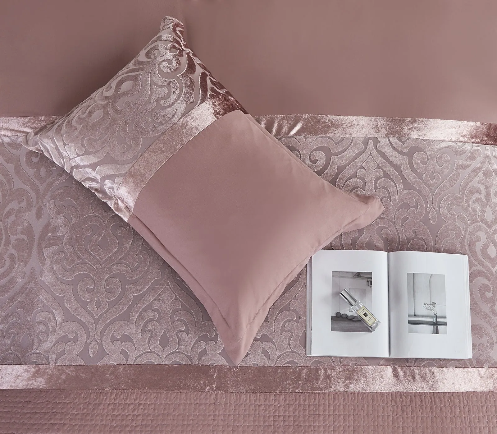 Pink Crushed Velvet Duvet Cover Set with 2 Pillowcases – Soft and Elegant Bed Quilt Cover