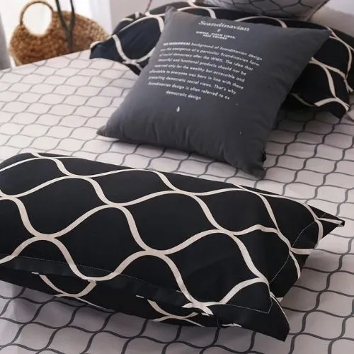 Queen/Double size bedding set of 6 pieces, Black Geometric design.